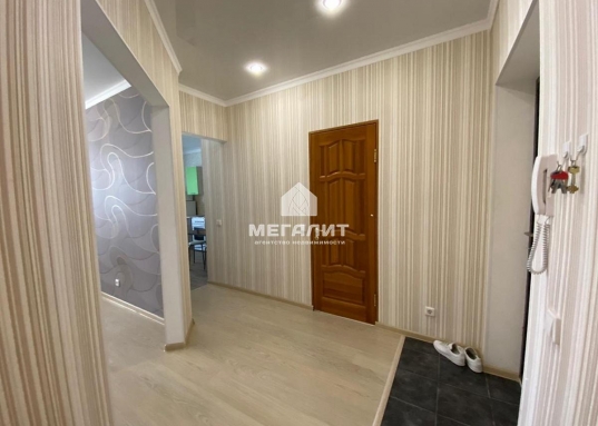 Удачное расположение дома в районе с развитой инфраструктурой: детский сад, хорошая школа,19 гимназия, кафе, рестораны, банки, рынок, парк Дубравная, Мавлютова, Сафиуллина до метро Пр.Победы 2 минуты пешком, отличная транспортная развязка, транспорт в любой конец города.