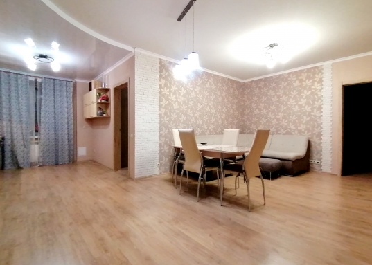 Предлагаю купить 3-комнатную квартиру в 500 метрах от ст. метро.