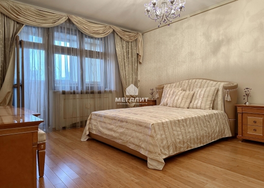 Она создана для тех, кто привык к лучшему и ценит качество во всём.</p><p><strong>Звоните, чтобы узнать больше и договориться о просмотре!<br /><br /><br /><br /></strong><em><strong>С уважением, ваш гид в мире недвижимости, Шахимарданова Гузель.</strong></em><br /><br /><em><strong>АН «МЕГАЛИТ» основано в 2004 году.