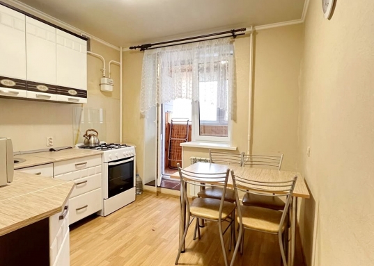 Адрес: ул. Спартаковская, дом 165, Количество комнат: 1, Общая площадь: 36 м<sup>2</sup>, Жилая площадь: 18 м<sup>2</sup>, Площадь кухни: 10 м<sup>2</sup>, Этаж: 3/10, Тип дома: Кирпичный, Район: Приволжский