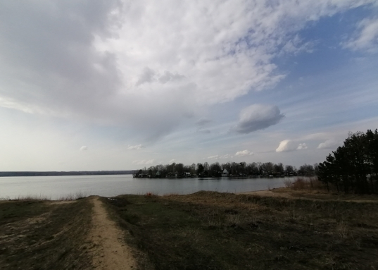 Если Вы мечтаете купить участок в пригороде Казани в сосновом лесу, где Вы сможете построить уютный теплый дом для круглогодичного проживания, то у нас есть подходящий вариант!<br /><br />*Респектабельная топовая локация: <strong>Лаишевский район Татарстана,  Матюшинское сельское поселение, Зеленый Бор!</strong><br />*<strong>20 минут езды от центра Казани</strong><br />*Огороженная <strong>приватная территория небольшого комьюнити</strong><br />*Солидное соседство<br />*Все <strong>коммуникации заведены</strong> на территорию<br />*Идеальная<strong> асфальтированная дорога</strong><br />*Участок<strong> в кружении хвойного леса вблизи реки</strong><br />*<strong>Согласовано строительство кирпичного дома</strong><br /><br />В это место невозможно не влюбиться!