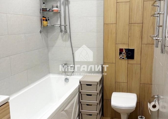 Главным подарком для покупателей является наличие в квартире всей необходимой мебели и техники!!!