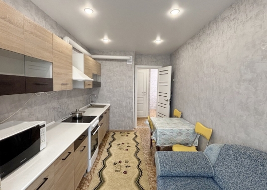 Адрес: ул. Фатыха Амирхана, дом 21, Количество комнат: 1, Общая площадь: 42 м<sup>2</sup>, Жилая площадь: 19 м<sup>2</sup>, Площадь кухни: 10 м<sup>2</sup>, Этаж: 8/10, Тип дома: Кирпичный, Район: Ново-Савиновский