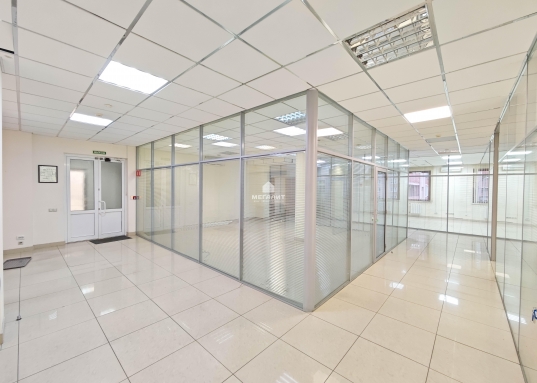 Офис на первой линии просп. Ямашева, 284 кв.м.