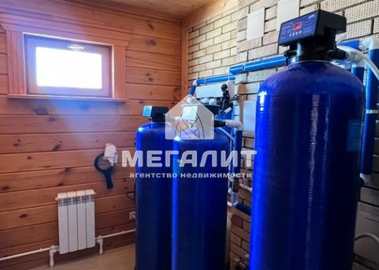 Стильный дом на берегу реки Меша