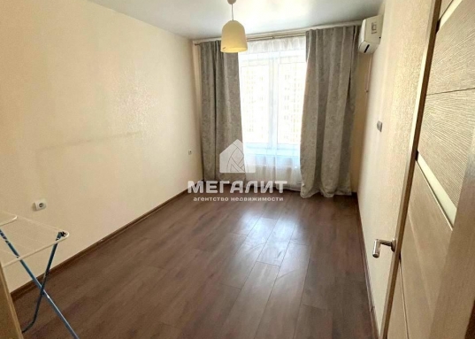 рядом центральные улицы: Пр.