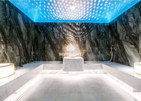 Отточить свои навыки можно даже в зимнее время: круглый год работают два гольф-симулятора.