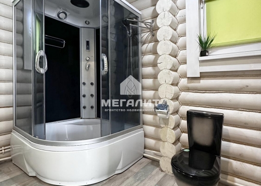 Канализация - переливная яма на дом и отдельная на баню.<br /><br />Участок огорожен забором, через дорогу, абсолютно чистый свежий воздух.