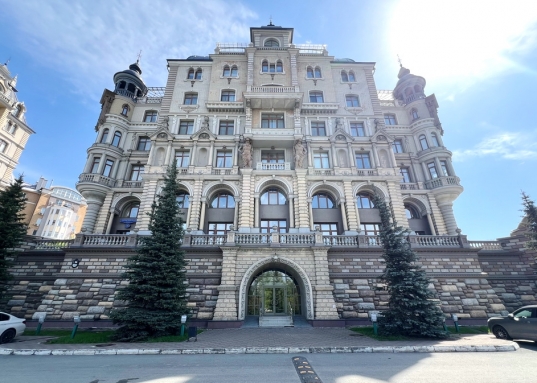 Атмосфера изысканности  царит здесь повсюду.