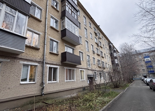 Адрес: ул. Ибрагимова пр-кт, дом 35, Количество комнат: 2, Общая площадь: 42.9 м<sup>2</sup>, Жилая площадь: 28 м<sup>2</sup>, Площадь кухни: 6 м<sup>2</sup>, Этаж: 3/5, Тип дома: Кирпичный, Район: Московский