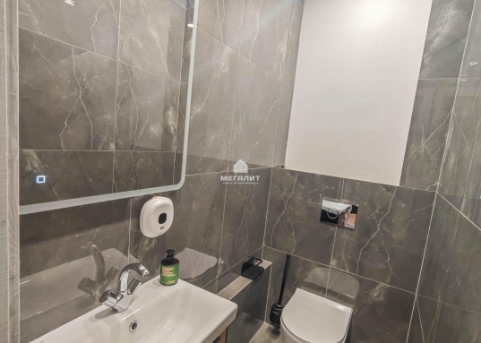 Адрес: ул. Петра Полушкина, дом 4, Количество комнат: 2, Общая площадь: 61.1 м<sup>2</sup>, Жилая площадь: 32 м<sup>2</sup>, Площадь кухни: 13 м<sup>2</sup>, Этаж: 4/17, Тип дома: Кирпичный