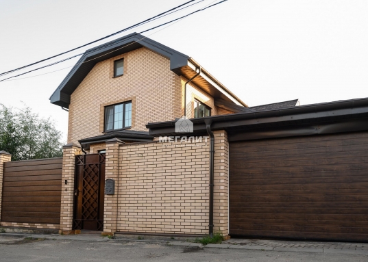 Коттедж 200 м2 на участке 6 соток в пос. Плодопитомник!