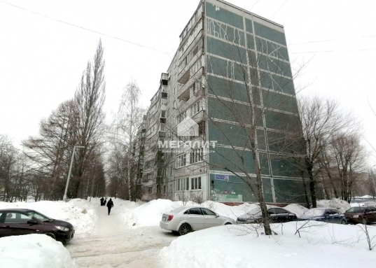 <strong>     Прекрасная возможность купить трехкомнатную квартиру, расположенную по адресу г. Казань, Ново-Савиновский район, ул. Адоратского, дом 28.</strong><br />        <br /><strong>    Для покупки данной квартиры возможно оформление ипотеки, а также использование материнского капитала, что делает квартиру еще более привлекательной для семей с детьми.