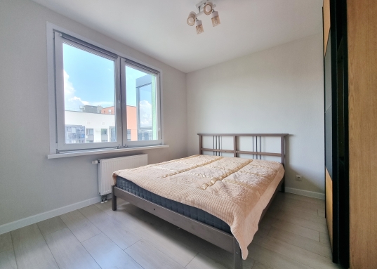 Хорошая транспортная развязка позволяет быстро добраться до города как на машине, так и на общественном транспорте.