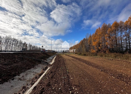 1 линия.<br /><br />ВРИ: для размещения складов.<br /><br />Близость к городу Казани делает участок легкодоступным. Мамадышский тракт - одна из главных артерий въезда в город. Асфальтированная дорога до участка обеспечивает удобное сообщение и легкий доступ к нему.