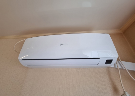 Чистый подъезд, домофон.