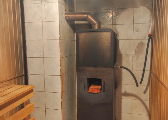 Планировка дома функционально разделяет приватные и общественные зоны.<br />Жилая площадь — 92,1 кв.м. Пространство, предназначенное непосредственно для отдыха и времяпрепровождения членов семьи, составляет более половины общей площади, что говорит об эффективности планировки.<br />Этажность — 2 этажа.