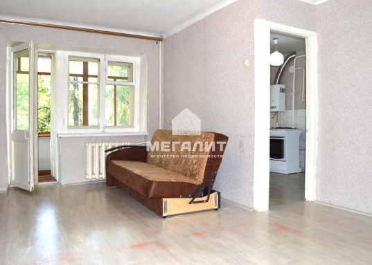 Адрес: ул. Новаторов, дом 1, Количество комнат: 3, Общая площадь: 55.9 м<sup>2</sup>, Жилая площадь: 42 м<sup>2</sup>, Площадь кухни: 6.4 м<sup>2</sup>, Этаж: 3/5, Тип дома: Кирпичный, Район: Советский