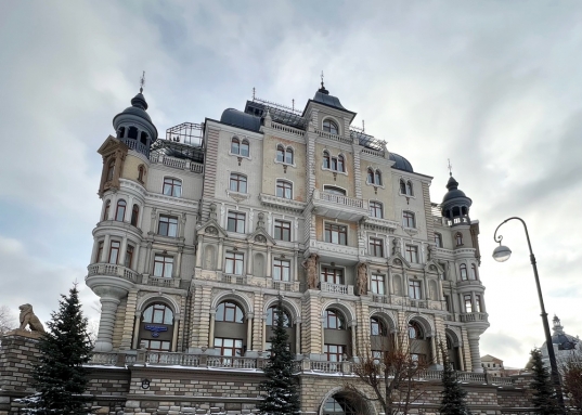 Адрес: ул. Федосеевская, дом 38, Количество комнат: 3, Общая площадь: 264.4 м<sup>2</sup>, Жилая площадь: 160 м<sup>2</sup>, Площадь кухни: 20 м<sup>2</sup>, Этаж: 7/8, Тип дома: Кирпичный, Район: Вахитовский