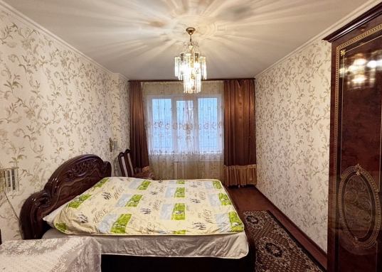 В шаговой доступности по улице  Сахарова располагается спортивный комплекс «Ак Буре» по улице Закиева  красивый прогулочный сквер «Звездный».