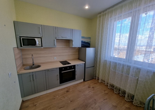 Новый жилой комплекс "Острова", новый дом, чистый подьезд, домофон.