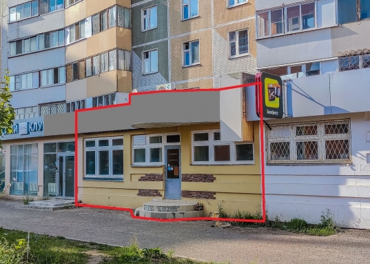 <div style="text-align:center;"><strong>Предлагается в долгосрочную аренду<br />помещение свободного назначения, расположенное<br />в Советском районе г. Казани по адресу ул. Хайдара Бигичева, д. 3.</strong></div><br /><br />- Площадь - <strong>99.4 кв.м.</strong><br />- 1-ый этаж<br />- Свободная планировка<br />- Просторный торговый зал<br />- Отдельный вход<br />- Высокий трафик<br />- Мощность 10 кВт, возможно увеличение<br />- Вытяжка/Приточка<br />- Высота потолков 3.10 м<br />- Парковка перед зданием<br />- Доступ 24/7<br />​​​​​​​<br />Помещение находится в начале жилого массива, соседствует с улицами: пр-т Победы, Сахарова, Глушко, Файзи, Ю.