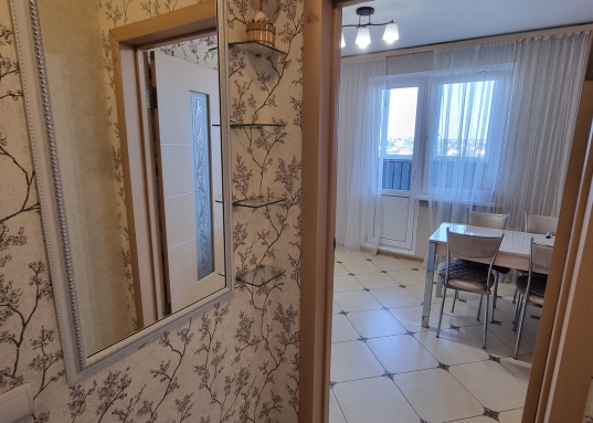 Удобная гардеробная 3,4 кв.м.<br /><br />ОТЛИЧНОЕ РАСПОЛОЖЕНИЕ ДОМА!<br /><br />Транспортная доступность как на машине так и на общественном транспорте.