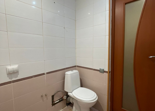 <span style="text-decoration:underline;"><span style="font-family:arial, helvetica, sans-serif;"><strong>Уникальное предложение: купить квартиру в кирпичном доме в центре Казани.</strong></span></span><br /><br /><strong>•  <span style="text-decoration:underline;">Свобода для творчества</span>:</strong> Отсутствие несущих стен позволяет реализовать любые дизайнерские решения и создать квартиру вашей мечты.<br /><br /><strong>•  <span style="text-decoration:underline;">Ремонт под себя</span>: </strong>Забудьте о переделке чужих решений!