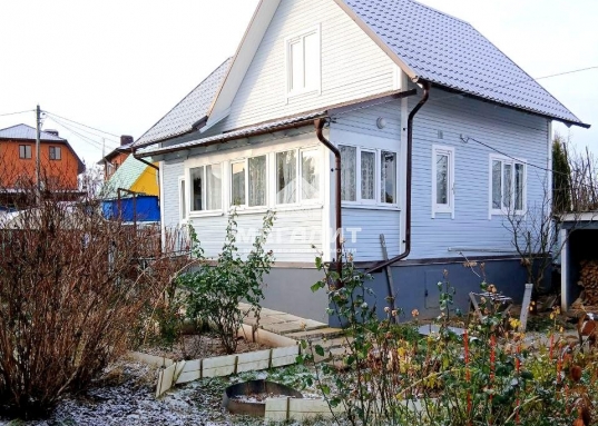 Рядом магазины, школа, детский сад, мечеть.