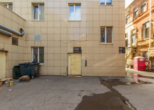 <strong>г. Казань, Вахитовский район</strong><br /><strong>ул. Яхина, 8</strong><br /> <br />Торгово-офисные помещения<ul><li>Месторасположение: 1 линия по ул. Саид-Галеева.