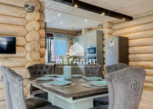 Банный комплекс и терраса с барбекю 63,4 кв.м.<br /><br /><strong><em><span style="text-decoration:underline;">Дом 1-й этаж:</span></em></strong><br />- светлая гостиная 33 кв.м с панорамными окнами и настоящим дровяным камином<br />- просторная кухня-столовая 40 кв.м с выходом на летнюю террасу с видом на лес<br />- спальная комната 19 кв.м<br />- санузел 5,7 кв.м<br />- хозяйственный блок, подгреб для хранения консерванции<br />- котельная со всеми коммуникациями<br />- лестница на 2-й этаж – массив дуба<br />- двери – массив сосны<br />- полы – керамогранит в системе "теплый пол"<br />- погреб<br /><br /><span style="text-decoration:underline;"><em><strong>Дом 2-й этаж:</strong></em></span><br />- мастер-спальня 30 кв.м с панорамными окнами, с выходом на балкон, со своим санузлом 7,8 кв.м с мансардным окном<br />- 2 детские спальни по 18 кв.м, одна из которых с балконом<br />- детская игровая комната 21 кв.м с мансардным окном<br />- дополнительный санузел 7,4 кв.м<br />- 2 гардеробные комнаты<br /><br /><span style="text-decoration:underline;"><strong><em>Банный комплекс:</em></strong></span><br />- парная и душевая<br />- комната отдыха<br />- санузел<br />- гостевая комната на мансардном этаже<br />- полы – керамогранит в системе «теплый пол»<br />Рядом терраса с барбекю.