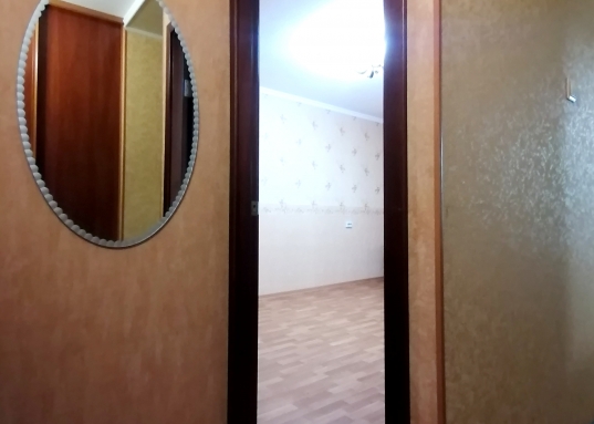 При продаже остается вся мебель и техника (холодильник Sharp, стиральная машина).