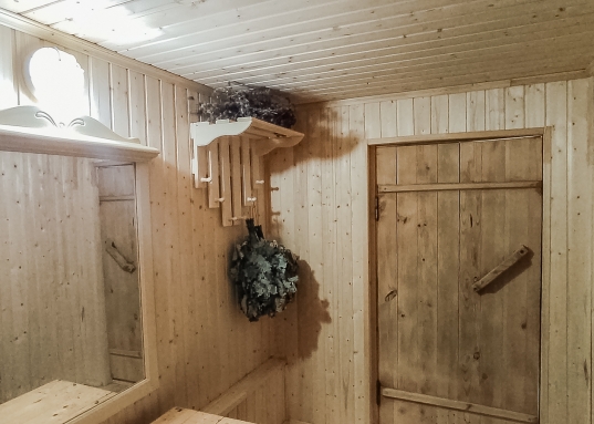 Отличный дом с гаражом, баней и беседкой в с. Столбище!