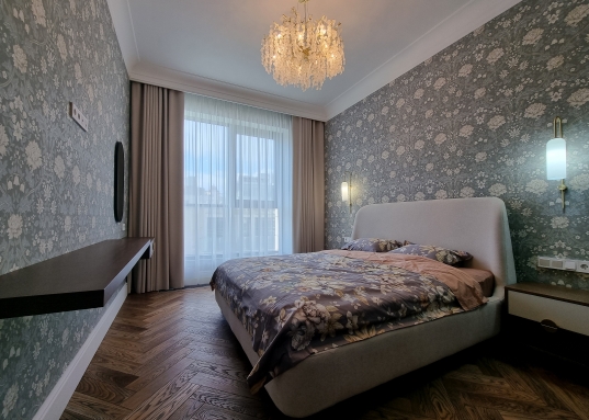 В то же время дом LUCIANO VITA CLUB (ЛУЧАНО) разместился в умиротворенном, наполненном тишиной уголке, где особенно приятно отдыхать от утомительного круговорота дел и повседневной суеты.<br /><br />Дом премиум-класса повышенной комфортности, с собственной детской площадкой и подземной парковкой.Своя управляющая компания.