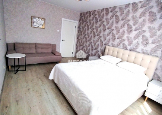 Адрес: ул. Петра Полушкина, дом 4, Количество комнат: 1, Общая площадь: 37 м<sup>2</sup>, Жилая площадь: 18 м<sup>2</sup>, Площадь кухни: 10 м<sup>2</sup>, Этаж: 6/17, Тип дома: Кирпичный, Район: Советский