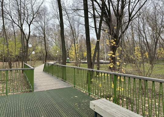 В шаговой доступности есть даже крытый теннисный корт!<br /><br />3.