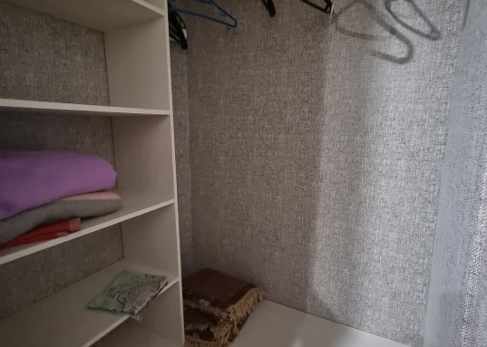 Адрес: ул. Фатыха Амирхана, дом 77, Количество комнат: 1, Общая площадь: 38 м<sup>2</sup>, Жилая площадь: 18 м<sup>2</sup>, Площадь кухни: 8 м<sup>2</sup>, Этаж: 9/9, Тип дома: Панельный, Район: Ново-Савиновский