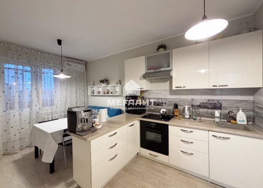 Адрес: ул. Минская, дом 12, Количество комнат: 2, Общая площадь: 70.7 м<sup>2</sup>, Жилая площадь: 38.6 м<sup>2</sup>, Площадь кухни: 15.3 м<sup>2</sup>, Этаж: 11/17, Тип дома: Кирпичный