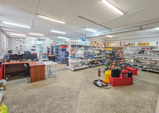 Офис и склад на 1м этаже.