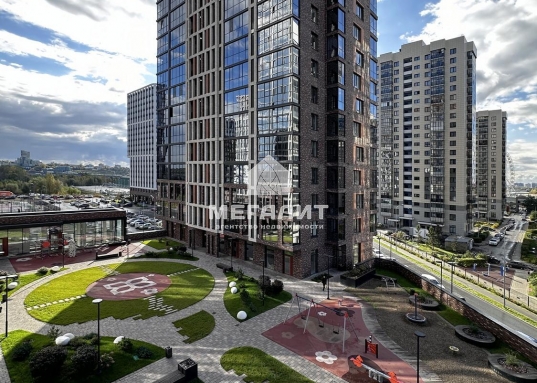 <strong>Высота потолков 3 метра</strong>.<br />4.