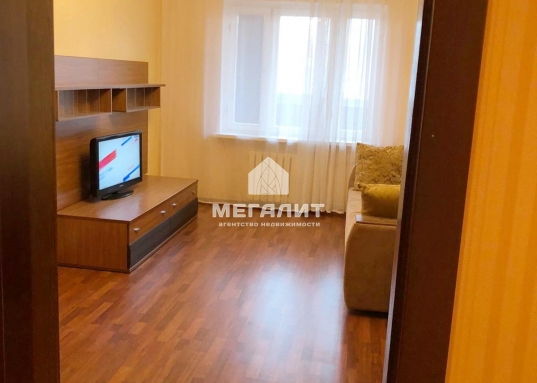 Замечательное местоположение дома позволяет выехать в любую точку города, в шаговой доступности располагаются остановки общественного транспорта: Гвардейская, Аметьевская магистраль, Аделя Кутуя, ст.