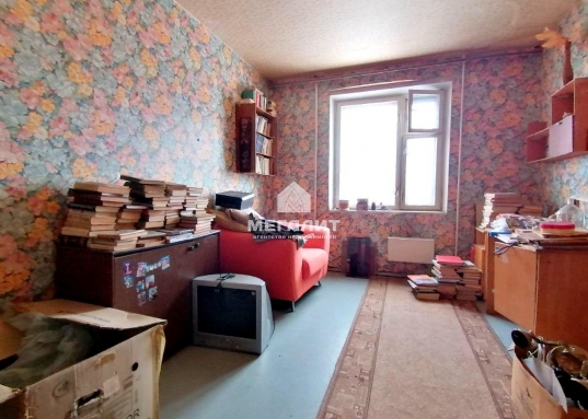 Чистый и аккуратный подъезд.</strong><br />    <br /><strong>       Освобождение квартиры и передача ключей в день сделки.</strong><br /><strong>      Дом расположен в развитом районе с полным набором всей инфраструктуры, остановка общественного транспорта с рядом с домом. В шаговой доступности большое количество детских садов, во дворе находится детский сад комбинированного типа «Задоринка» №393, по ул. М.