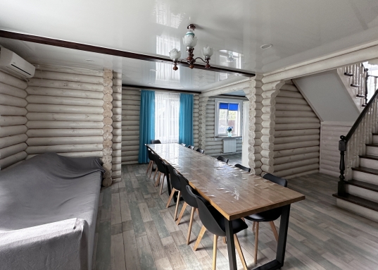 В шаговой доступности озеро и протока Волги.