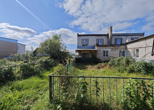 Продается двухуровневая квартира по ул Дачная, 4, жилой массив 10 лет Октября, в Приволжском районе.<br />Квартира находится в 2х этажном доме.<br />Отдельная входная группа.