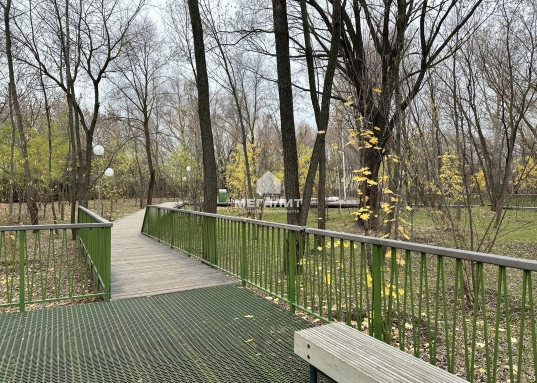 В шаговой доступности есть даже крытый теннисный корт!<br /><br />3.