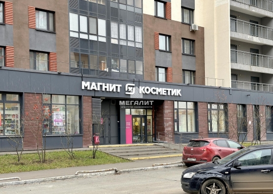 квартиру в ЖК "Светлая долина" - одном из самых востребованных семейных ЖК в Советском районе г. Казани со своей развитой инфраструктурой.<br /><br /><strong>Квартира общей площадью 41,3 м2 расположена на 10 этаже 19-этажного дома полностью готова к комфортному проживанию:</strong><br />- квадратная кухня 9.7 м2 с выходом на застеленную лоджию<br />- комната 17.3 м2 + отдельная гардеробная, благодаря чему в комнате всегда будет порядок<br />- просторный совмещенный санузел с ванной и новым накопительным водонагревателем<br />- по договоренности готовы оставить мебель<br /><br />Современный двор с большой детской площадкой, зоной ворк аута, футбольной и баскетбольной площадкой. <br /><br /><strong>Приобретая эту квартиру Вы получаете больше, чем стены, а именно:</strong><br /><br />1.