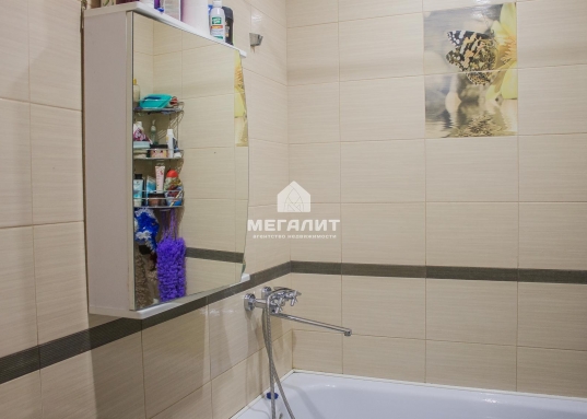 Имеется парковая зона, велосипедные дорожки, детские и спортивные площадки, две зоны барбекю.