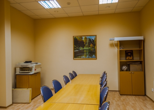 <p style="text-align:center;"><em><strong>Офисное помещение с отдельным входом и гаражом<br />в "шаге" от станции метро "Козья Слобода"<br />общей площадью 171.1 кв.м.</strong></em></p><p><br />  <strong> Локация:</strong><br />- <strong>Первая линия</strong> улицы <strong>Чистопольская</strong>, соседствуя с улицами: <strong>Проспект Ибрагимова, Декабристов, Бондаренко, пл.