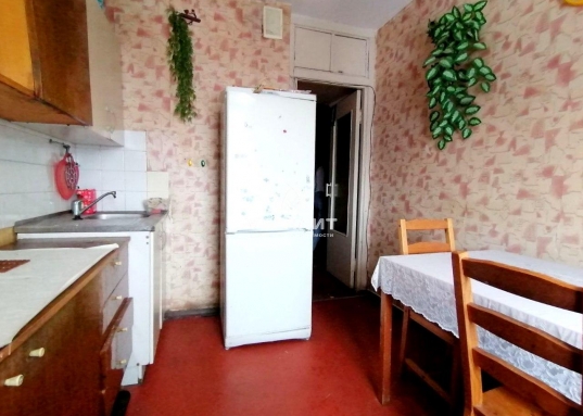 <strong>     Прекрасная возможность купить трехкомнатную квартиру, расположенную по адресу г. Казань, Ново-Савиновский район, ул. Адоратского, дом 28.</strong><br />        <br /><strong>    Для покупки данной квартиры возможно оформление ипотеки, а также использование материнского капитала, что делает квартиру еще более привлекательной для семей с детьми.