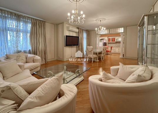 Она создана для тех, кто привык к лучшему и ценит качество во всём.</p><p><strong>Звоните, чтобы узнать больше и договориться о просмотре!<br /><br /><br /><br /></strong><em><strong>С уважением, ваш гид в мире недвижимости, Шахимарданова Гузель.</strong></em><br /><br /><em><strong>АН «МЕГАЛИТ» основано в 2004 году.